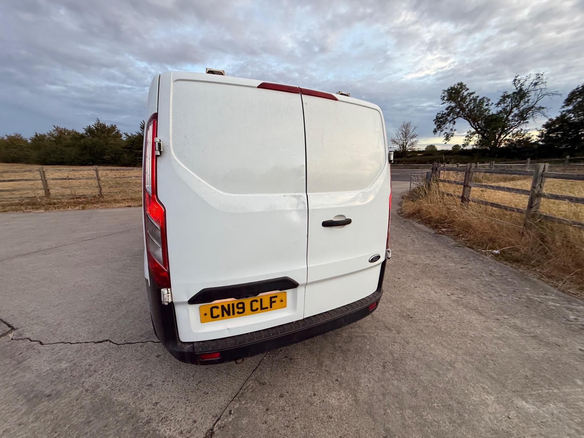 Ford Transit Custom 2.0 320 EcoBlue L1 H1 Euro 6 5dr — photo 53 of 82